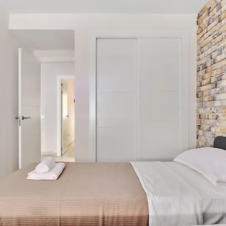 New In The Center With A Parking Apartment