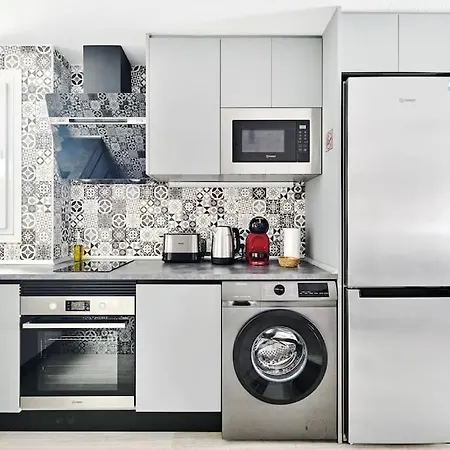 Apartman нова в центрі з басейном та паркінгом